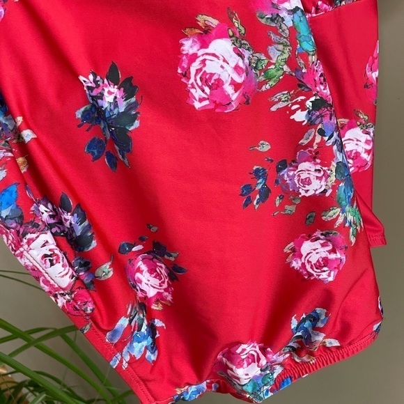 ModCloth Lauren Floral Plunge One‎ Piece Swimsuit Size 1X - Picture 9 of 10